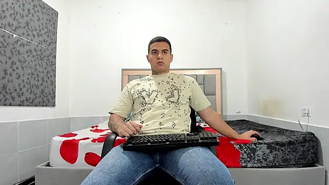 simookeler online show from February 10, 2026, 9:52 pm