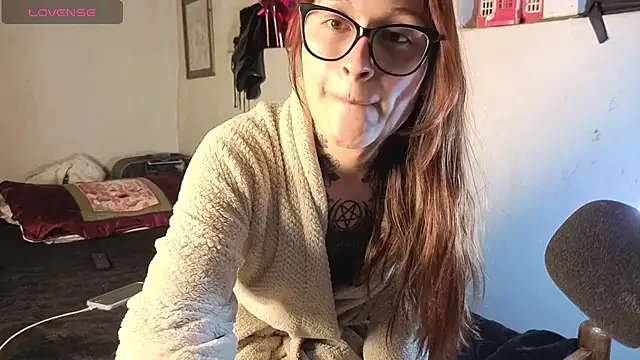 Snapshot of kittenlizz chatting on July 16, 2026, 6:58 pm kittenlizz online show from July 16, 2026, 6:58 pm