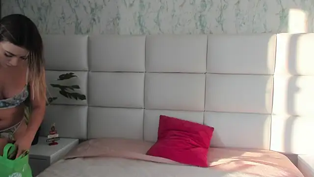 Snapshot of MIA__SAENZ chatting on January 9, 2025, 11:36 am MIA SAENZ online show from January 9, 2025, 11:36 am