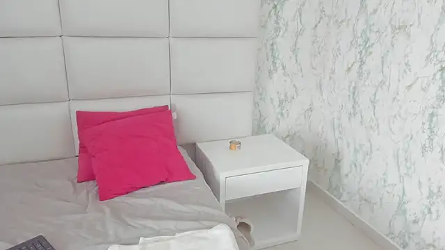 Snapshot of MIA__SAENZ chatting on March 1, 2025, 3:38 pm MIA SAENZ online show from March 1, 2025, 3:38 pm