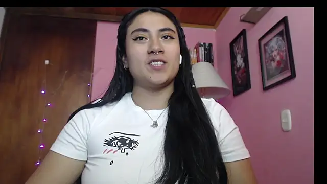 bunnyemilyrose36 online show from December 13, 2024, 6:05 pm