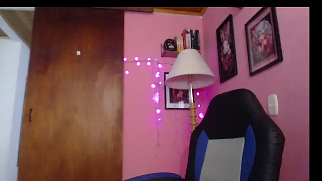 bunnyemilyrose36 online show from December 13, 2024, 9:09 pm