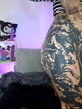 lizzardqueeen online show from November 10, 2025, 7:18 am