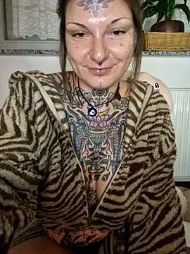 lizzardqueeen online show from November 22, 2025, 1:04 am