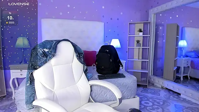 scarlette 15  online show from September 9, 2025, 3:06 am