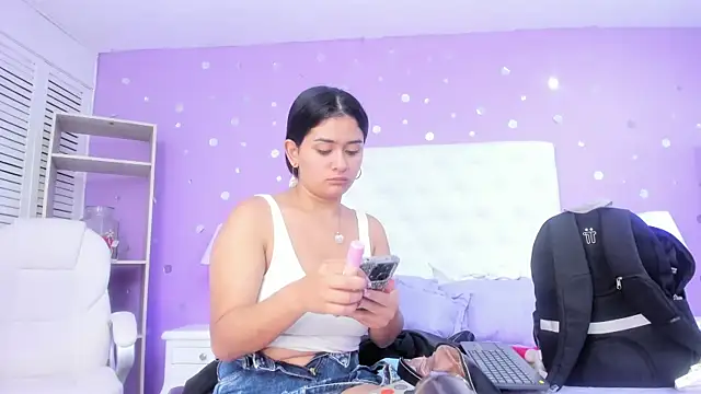 scarlette 15  online show from December 5, 2025, 3:37 am