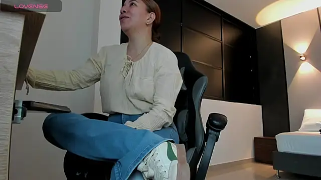 alma fenix online show from September 16, 2025, 12:17 pm