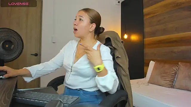 alma fenix online show from September 17, 2025, 12:29 pm