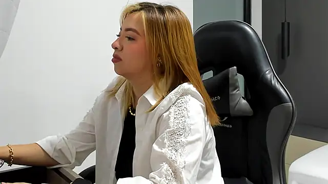 alma fenix online show from February 20, 2026, 4:29 pm