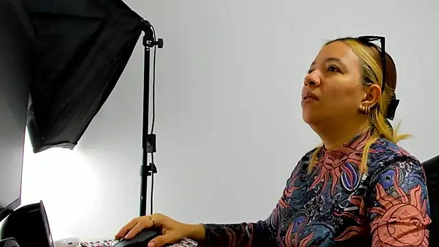 alma fenix online show from March 19, 2026, 12:42 pm