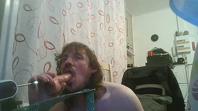 cyril020202 online show from April 2, 2026, 9:23 pm