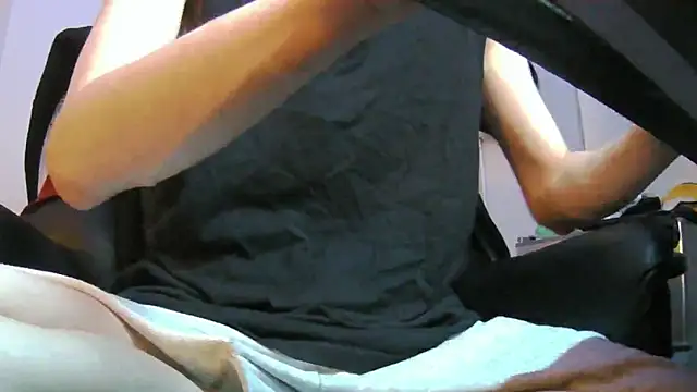 Ray175oo online show from February 20, 2026, 7:47 pm