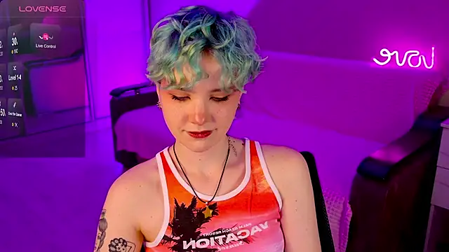 Snapshot of School_Love chatting on December 22, 2024, 4:17 pm School Love online show from December 22, 2024, 4:17 pm