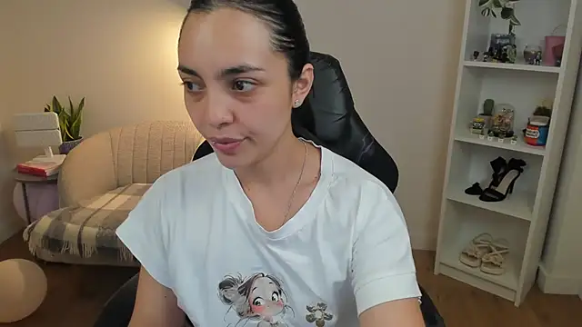 Snapshot of _BellaEvans_ chatting on April 20, 2026, 4:37 am BellaEvans online show from April 20, 2026, 4:37 am