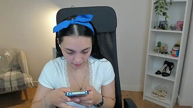 Snapshot of _BellaEvans_ chatting on May 6, 2026, 4:52 am BellaEvans online show from May 6, 2026, 4:52 am