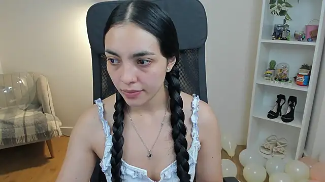 Snapshot of _BellaEvans_ chatting on May 9, 2026, 4:50 am BellaEvans online show from May 9, 2026, 4:50 am