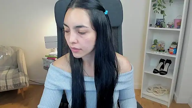 Snapshot of _BellaEvans_ chatting on June 1, 2026, 4:47 am BellaEvans online show from June 1, 2026, 4:47 am