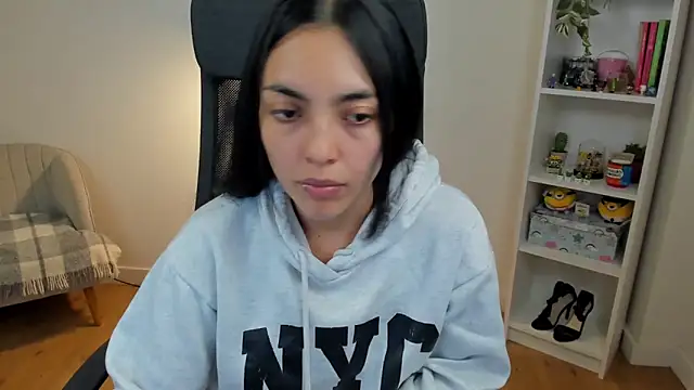 Snapshot of _BellaEvans_ chatting on June 12, 2026, 4:33 am BellaEvans online show from June 12, 2026, 4:33 am