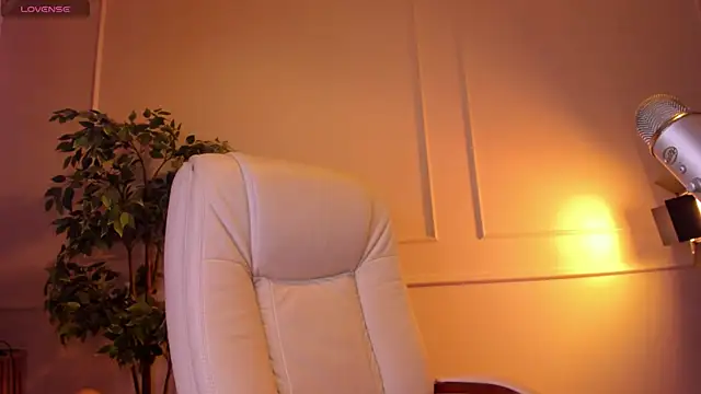 AdalynGlows online show from March 5, 2026, 5:31 pm