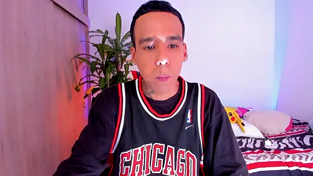 Snapshot of aldrinwhite chatting on May 7, 2026, 6:02 pm aldrinwhite online show from May 7, 2026, 6:02 pm