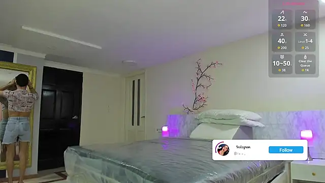 charolbruce 1 online show from November 18, 2025, 12:09 pm