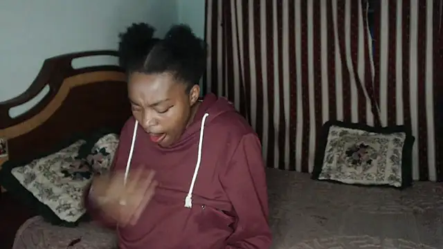 lyssyhorny online show from March 20, 2026, 12:37 am