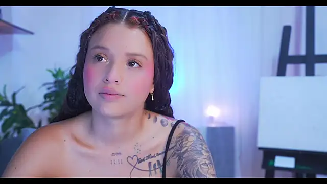 LorenRosse online show from February 8, 2025, 11:55 pm