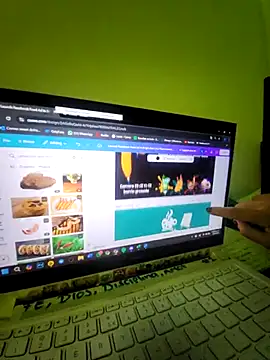 LorenRosse online show from February 28, 2025, 11:45 pm