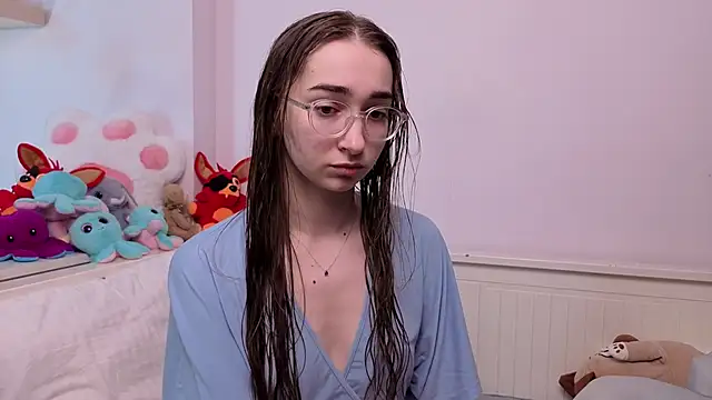 Snapshot of PollyBeev chatting on June 7, 2026, 7:34 am PollyBeev online show from June 7, 2026, 7:34 am