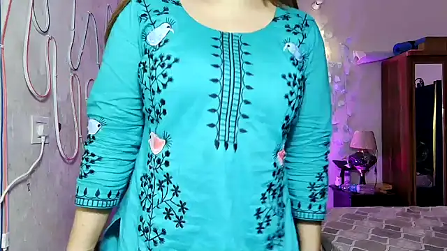 Snapshot of Hoty-Shivangi chatting on July 17, 2026, 9:49 am Hoty-Shivangi online show from July 17, 2026, 9:49 am