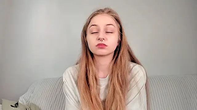 MiaMews online show from April 24, 2026, 6:38 am