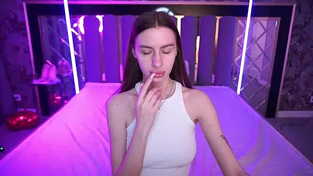 Snow WhiteeeX online show from April 15, 2026, 5:36 am