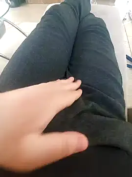 reelciii21 online show from February 4, 2025, 1:06 pm