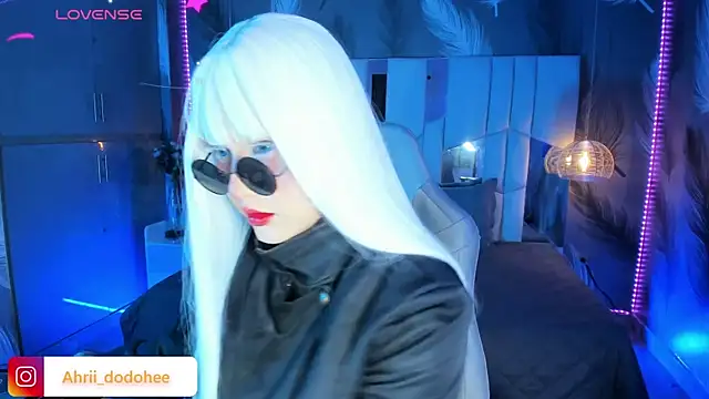 AHRI LEE online show from December 18, 2024, 3:37 am