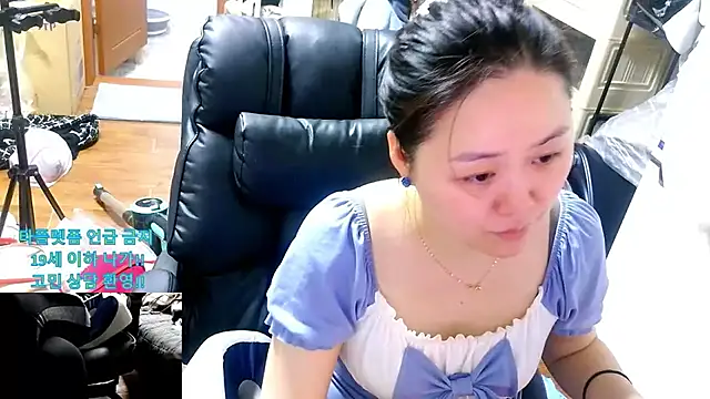 rami0428 online show from April 2, 2026, 1:31 pm