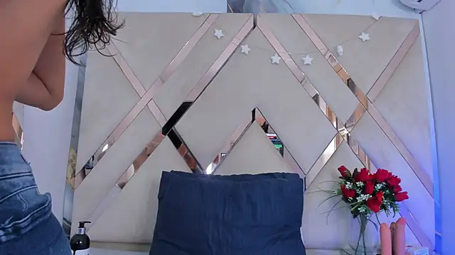 ninaht online show from November 17, 2025, 8:25 pm