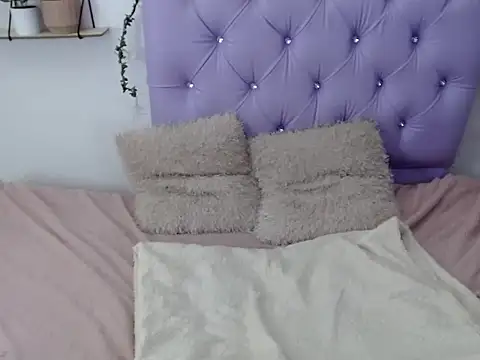 Snapshot of Freyja_01 chatting on October 7, 2025, 9:34 pm Freyja 01 online show from October 7, 2025, 9:34 pm