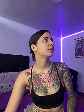 Snapshot of Alice_woodville chatting on December 8, 2024, 7:11 pm Alice woodville online show from December 8, 2024, 7:11 pm