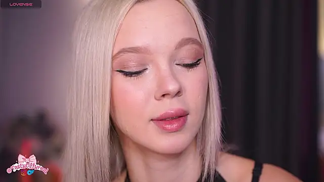  AlinaBailey online show from March 19, 2026, 7:56 am