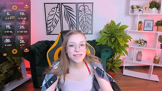 LayriantaVee online show from February 23, 2025, 1:21 pm