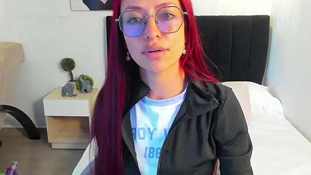 Scarlett  bell online show from September 19, 2025, 1:34 pm