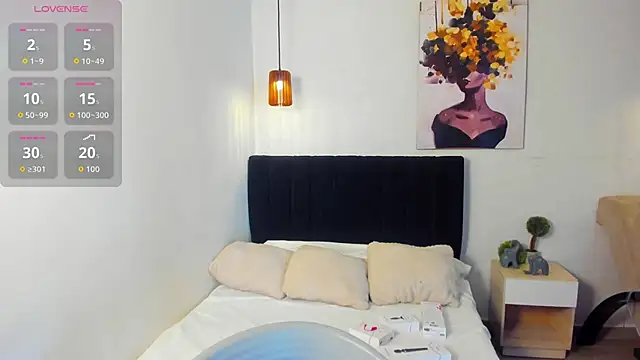 Scarlett  bell online show from October 6, 2025, 1:08 pm