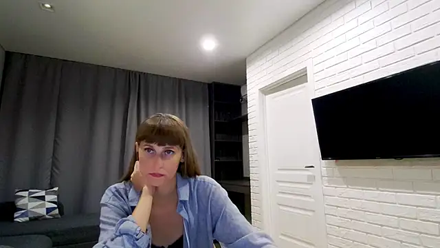 Daniella Lorente online show from July 24, 2026, 1:03 am