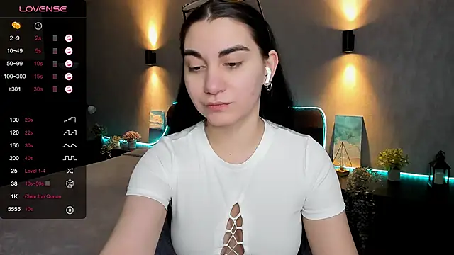 hannacheekss  online show from February 6, 2025, 2:00 am