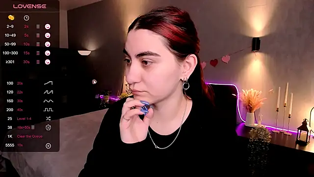 hannacheekss  online show from March 12, 2026, 2:07 am