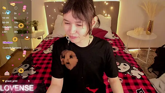 Emily Strikeee online show from April 12, 2026, 1:32 am