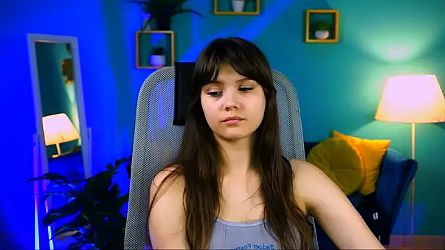 EvaThopson online show from April 9, 2026, 8:53 am