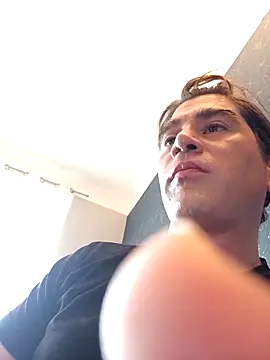 Snapshot of ElyasMatt chatting on March 11, 2026, 12:33 pm ElyasMatt online show from March 11, 2026, 12:33 pm