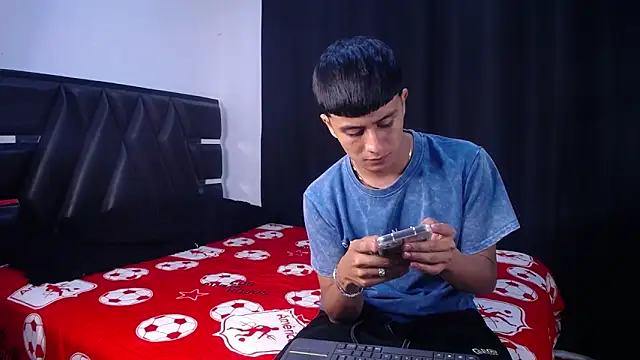 Snapshot of The__Rodriguez chatting on May 18, 2026, 12:29 am The Rodriguez online show from May 18, 2026, 12:29 am