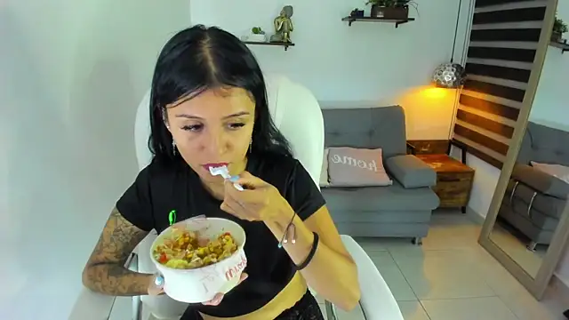 Snapshot of yenny_garcia chatting on September 13, 2025, 5:35 pm yenny garcia online show from September 13, 2025, 5:35 pm